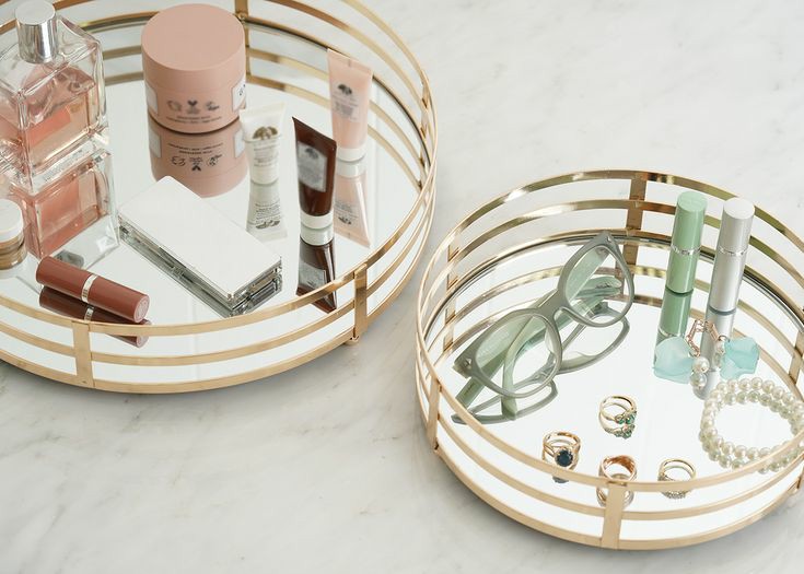 the perfect Circle Glass Tray-Silver Vanity Tray for all your vanity needs! This sleek, circular tray is designed to hold all your everyday essentials while adding a touch of elegance to your space